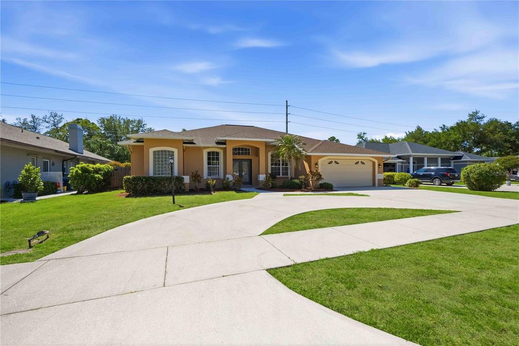 Photo of 562 Oak Bay Drive, Osprey, FL 34229 (MLS # A4690387)