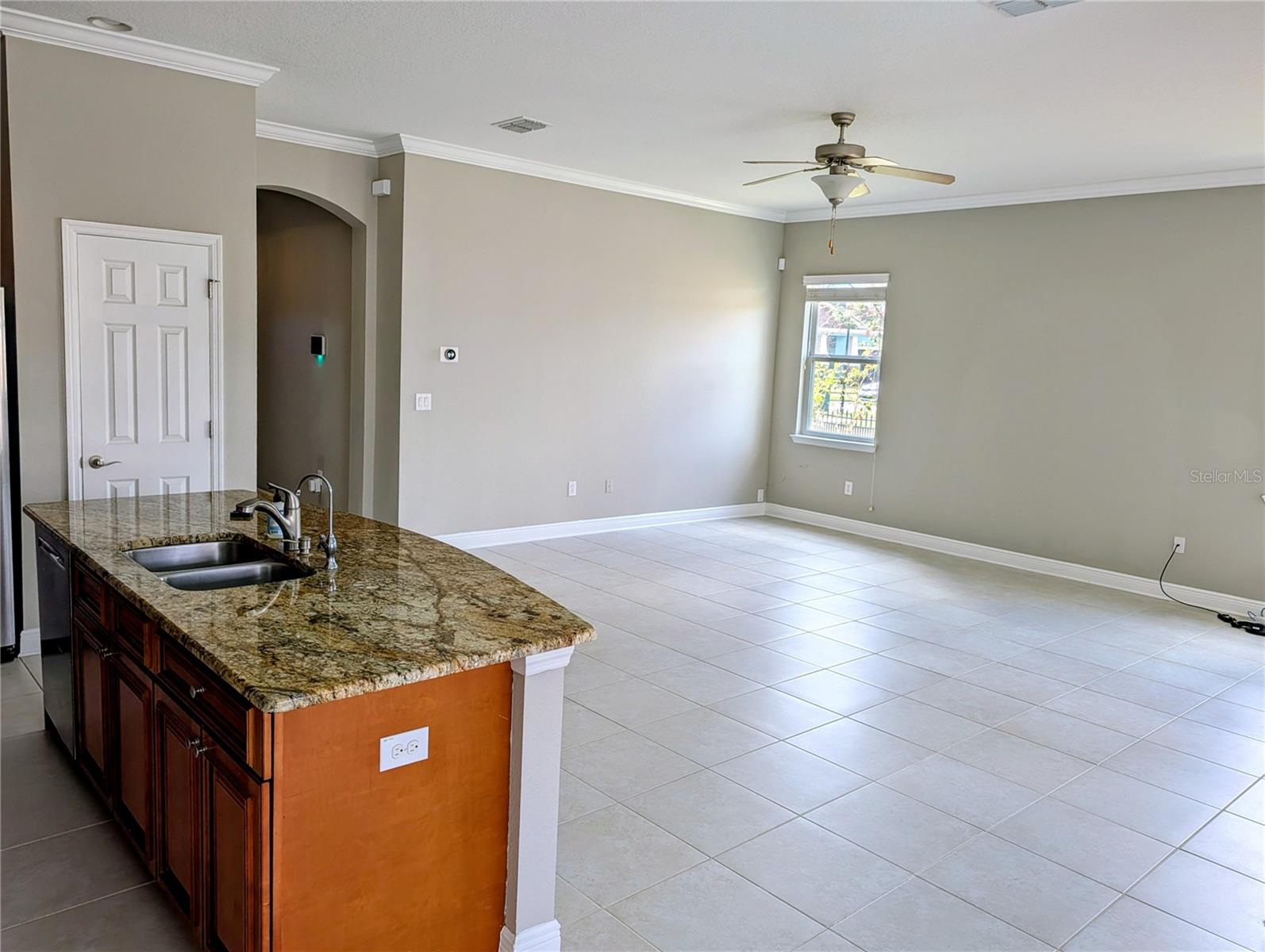 CROSBY CROSSINGS EAST - Residential Lease