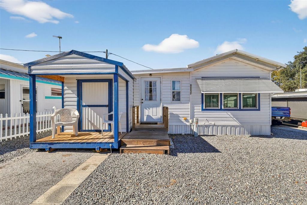 Photo of 38237 Oriole Way, Leesburg, FL 34788 (MLS # G5107273)