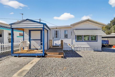 Photo of 38237 Oriole Way, Leesburg, FL 34788 (MLS # G5107273)