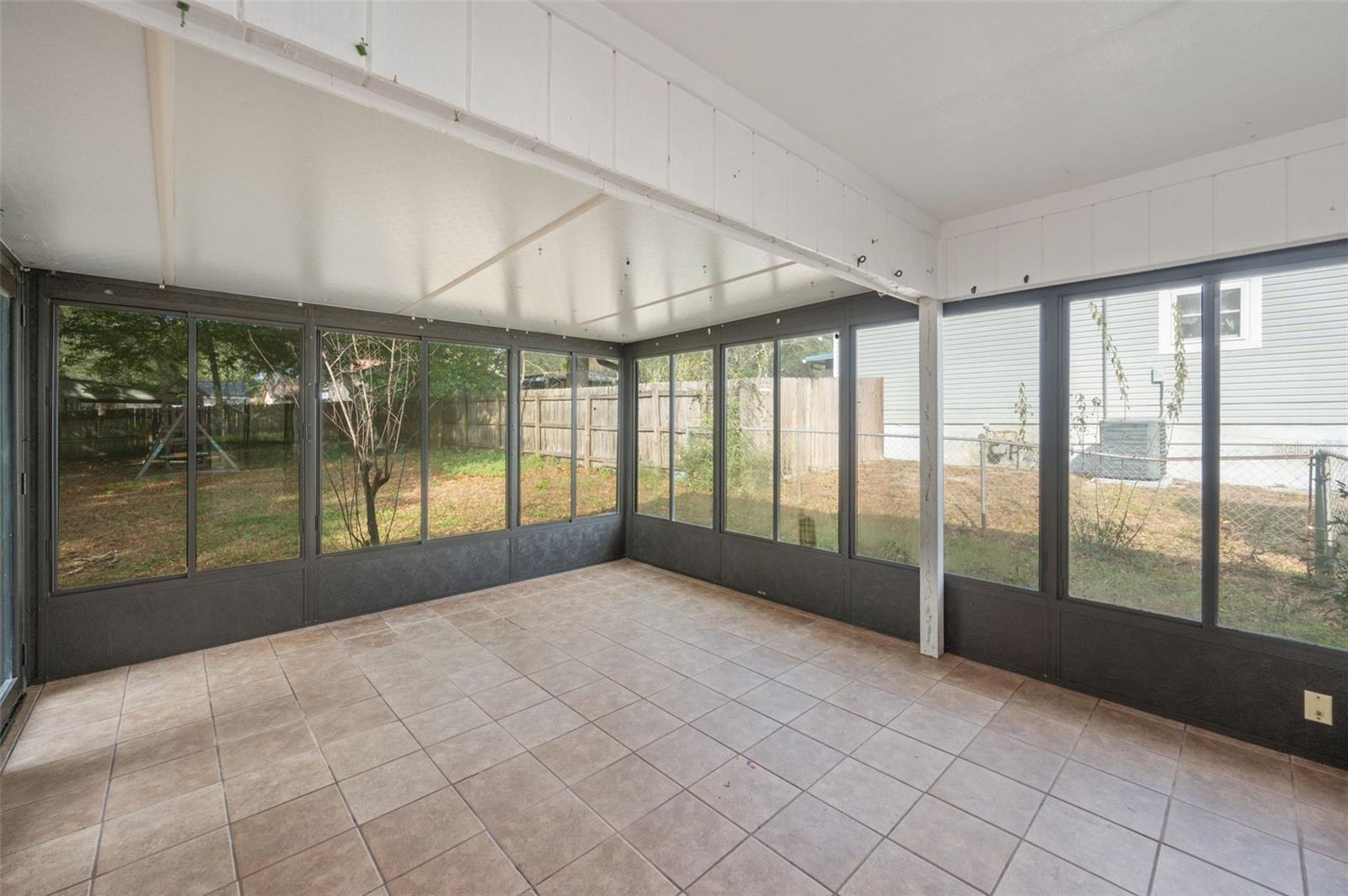 VALPARAISO PINECREST 05 - Residential