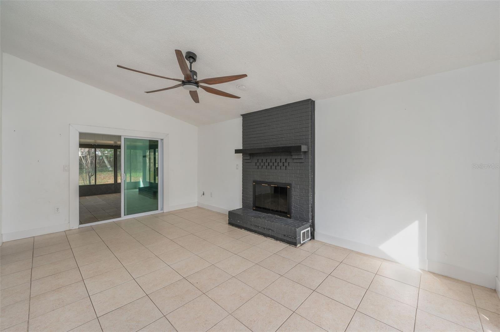 VALPARAISO PINECREST 05 - Residential