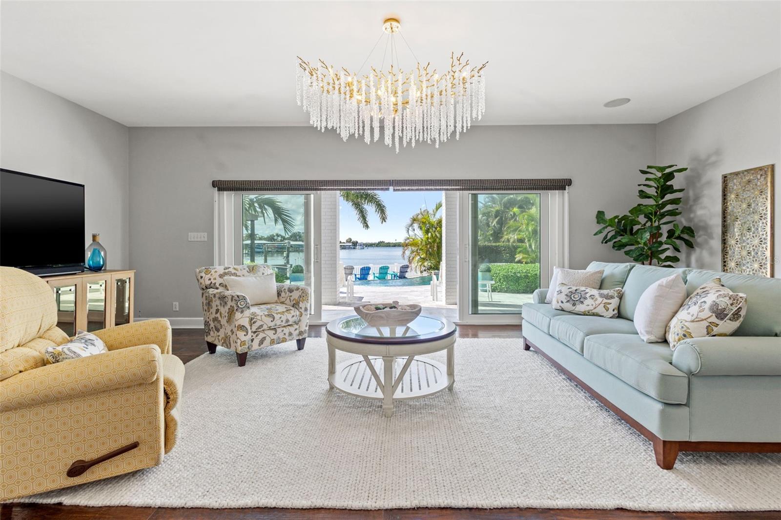 511 WINDWARD PASSAGE