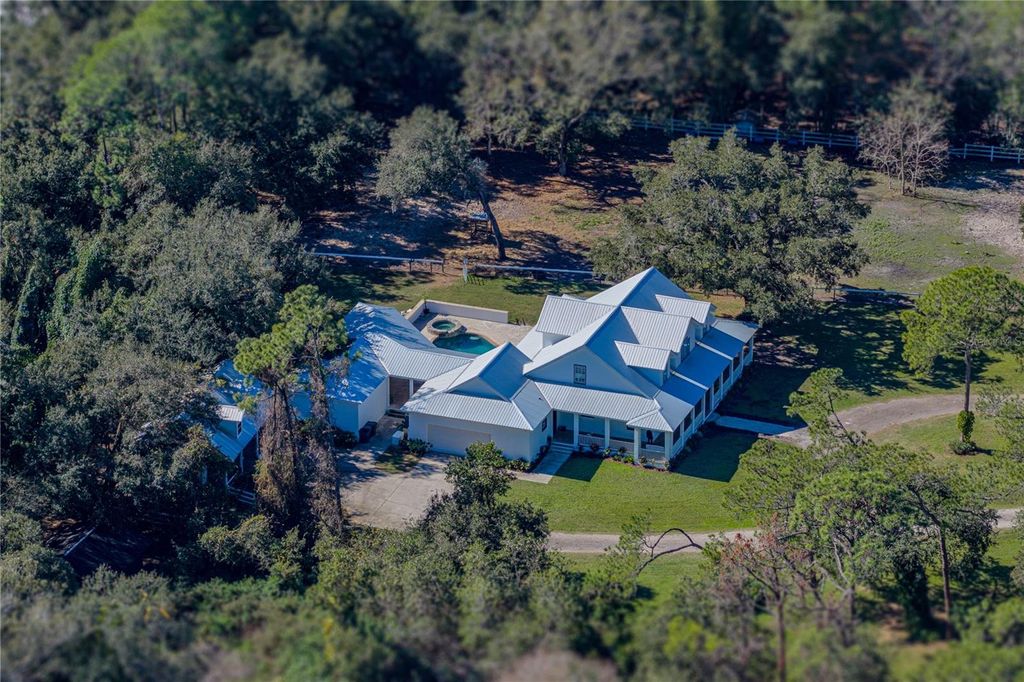 Photo of 209 Frenchmans Creek Way, Winter Haven, FL 33884 (MLS # L4958708)