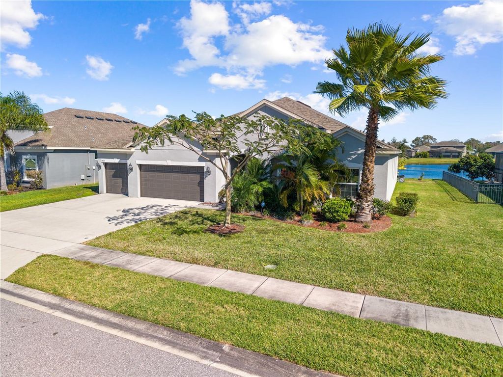 Photo of 1833 Henley Street, Saint Cloud, FL 34771 (MLS # S5142669)