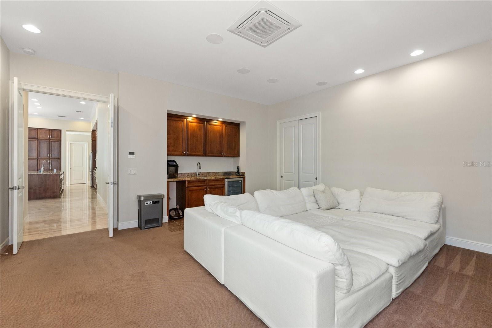 BELLEAIR ESTATES - Residential