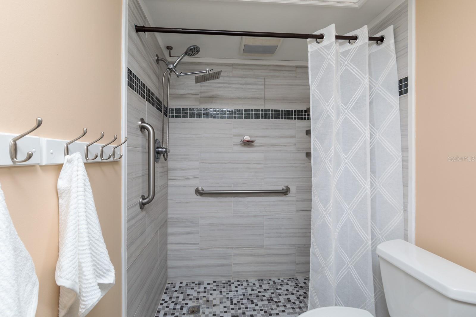 BOCA CIEGA POINT EAST - Residential