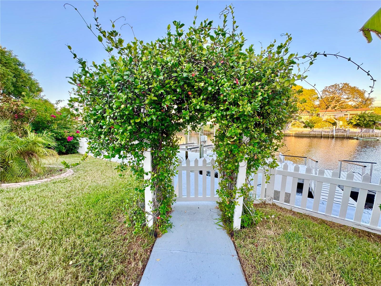 FOREST HILLS - Residential Lease