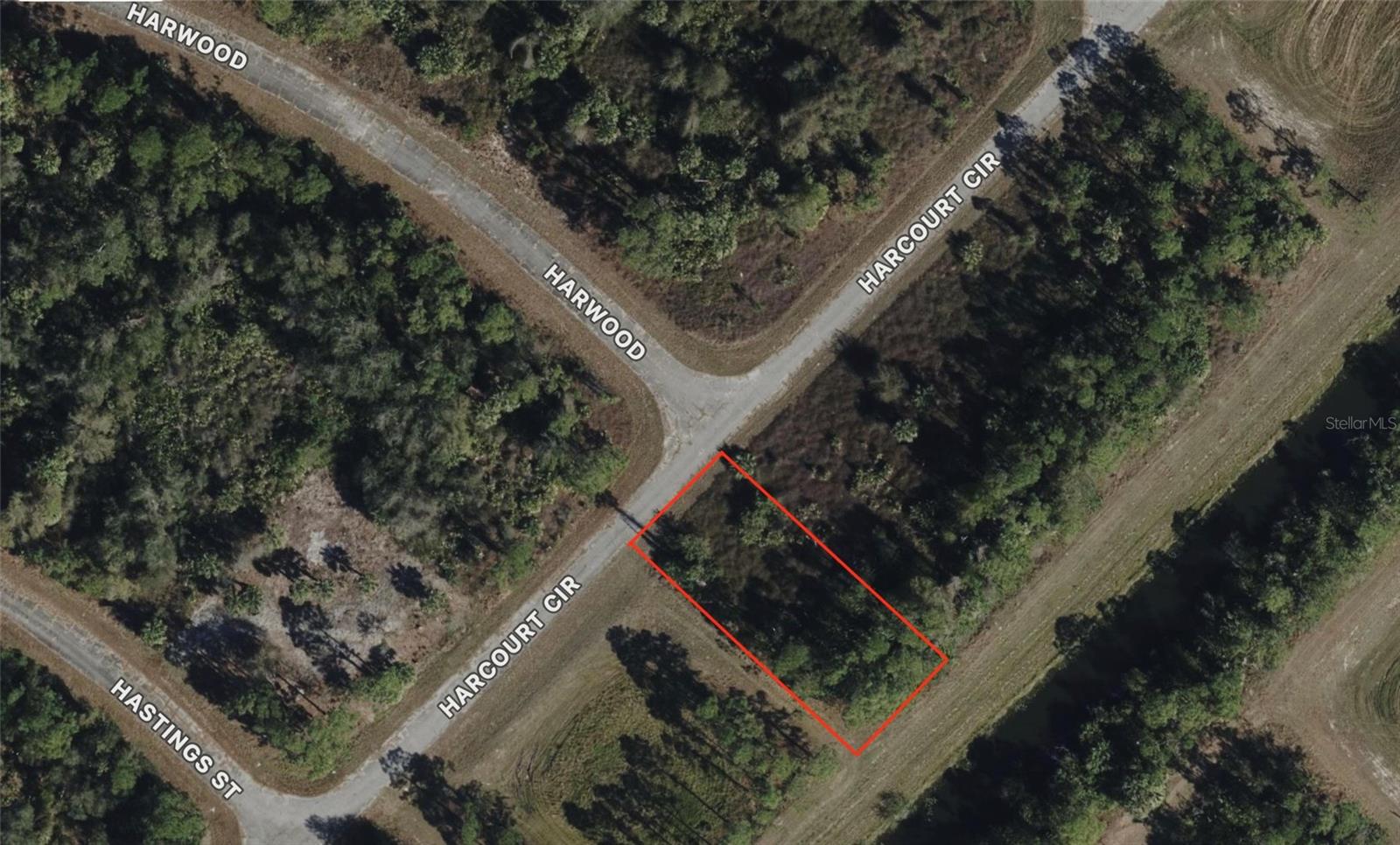 Discover the perfect canvas for your Florida dream home in desirable North Port — this beautiful, buildable lot is nestled in one of Southwest Florida’s most desirable and fast-growing communities. No flood insurance required, and free from HOA and CDD fees, this property gives you the freedom to build and live your way.
Just minutes away from the healing waters of Warm Mineral Springs, this serene location offers the ideal balance of tranquility and convenience. Top-rated schools, charming local shops, delectable restaurants, and world-class healthcare facilities are all within easy reach—making everyday living as effortless as it is enjoyable.
Nature lovers will be drawn to the nearby Myakka River, scenic nature preserves, and abundant outdoor recreational opportunities. Whether you're into kayaking, birdwatching, or simply soaking in the golden Florida sunshine, there’s something here for everyone.
With endless blue skies and lush tropical surroundings, this is more than a lot—it’s an invitation to a lifestyle. Embrace the peaceful charm and unmatched location of Port Charlotte. Secure your slice of paradise today.