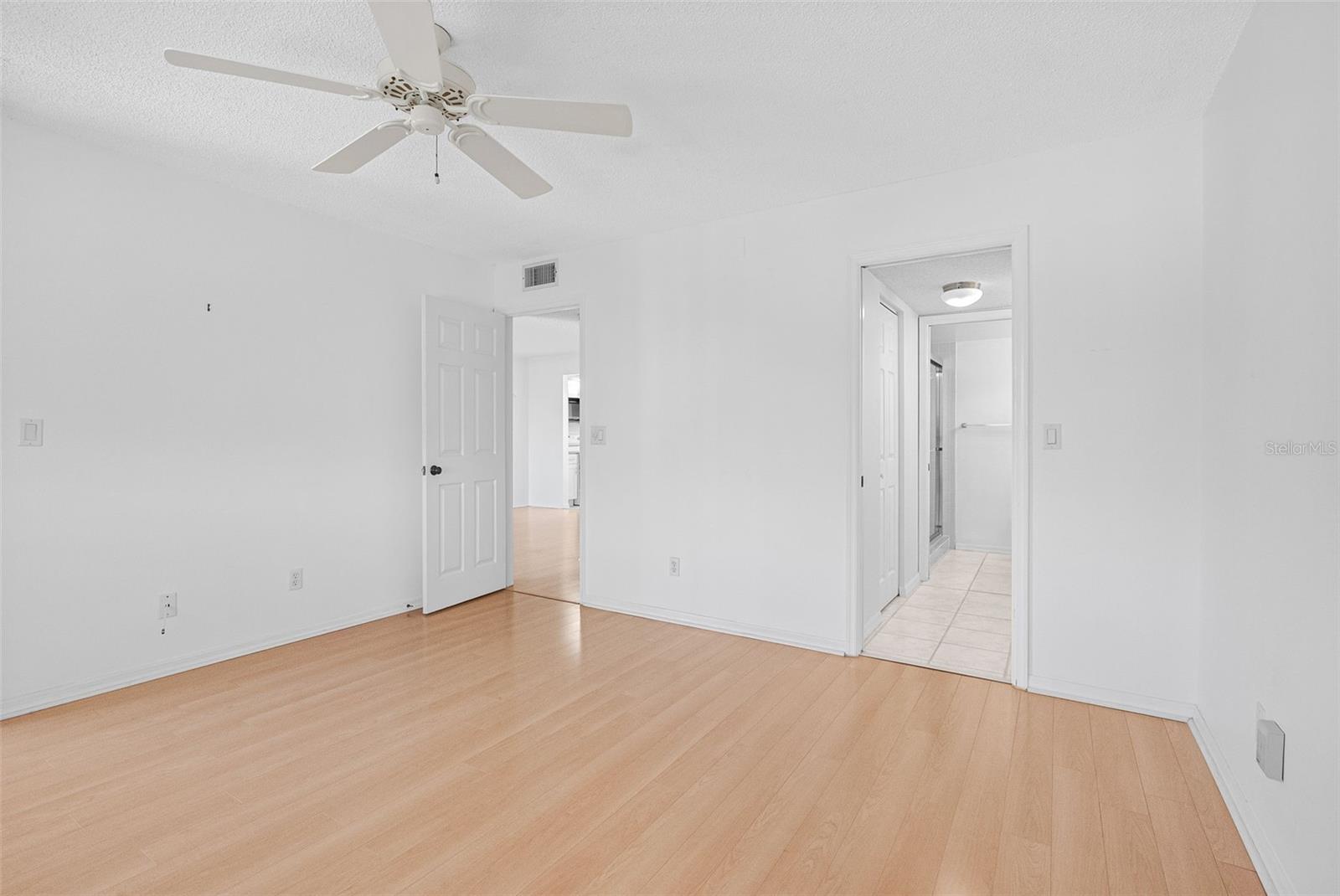 6000 PARK PLACE CONDO - Residential