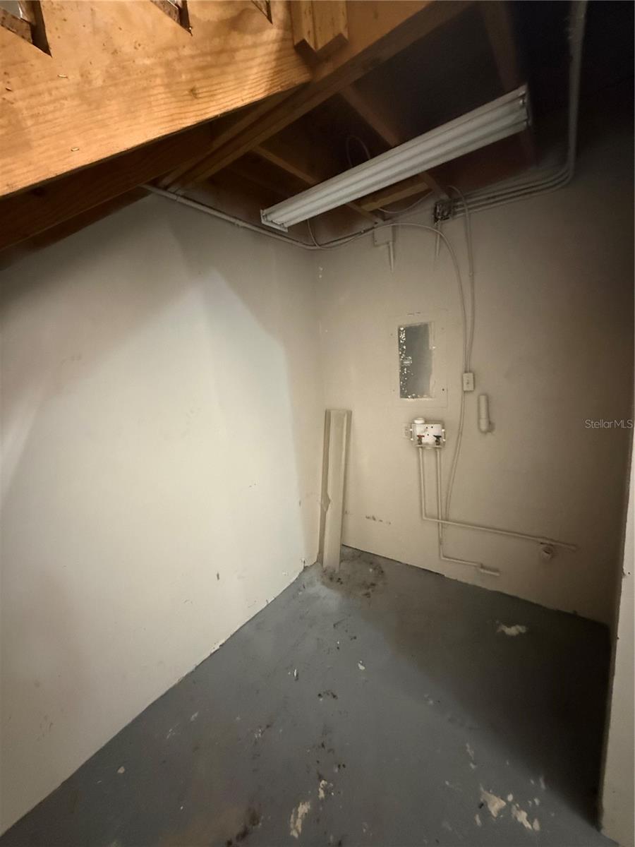 PORT CHARLOTTE IND PARK - Commercial Lease