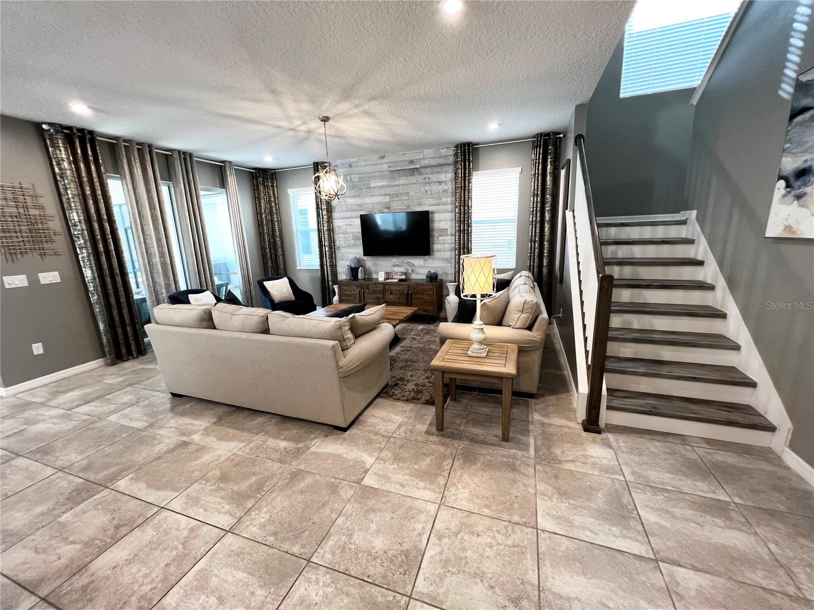 SOLARA RESIDENCE VACATION VILLAS REP - Residential