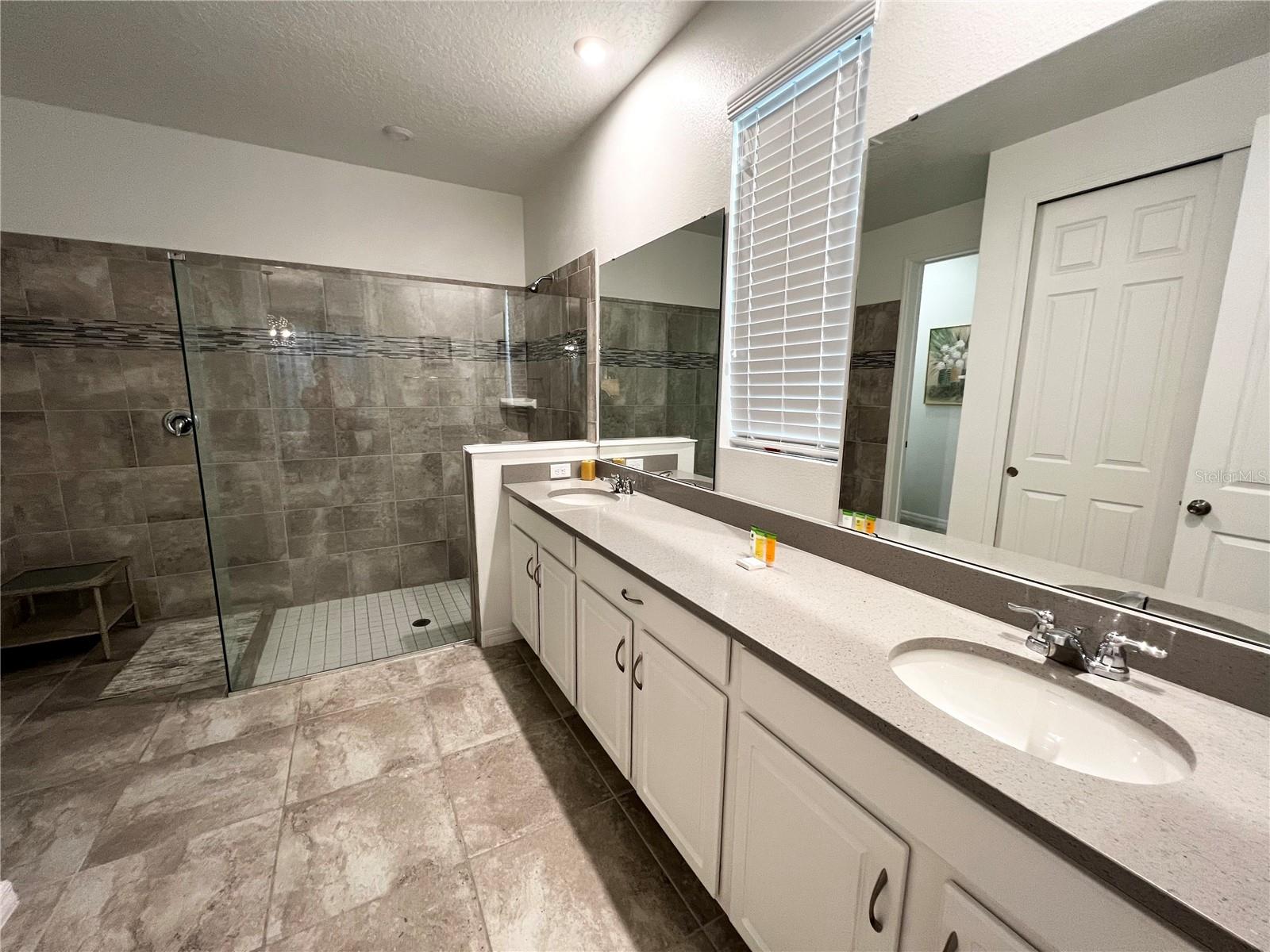 SOLARA RESIDENCE VACATION VILLAS REP - Residential