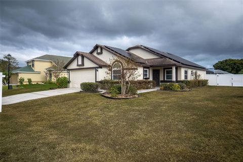 A home in LAKELAND