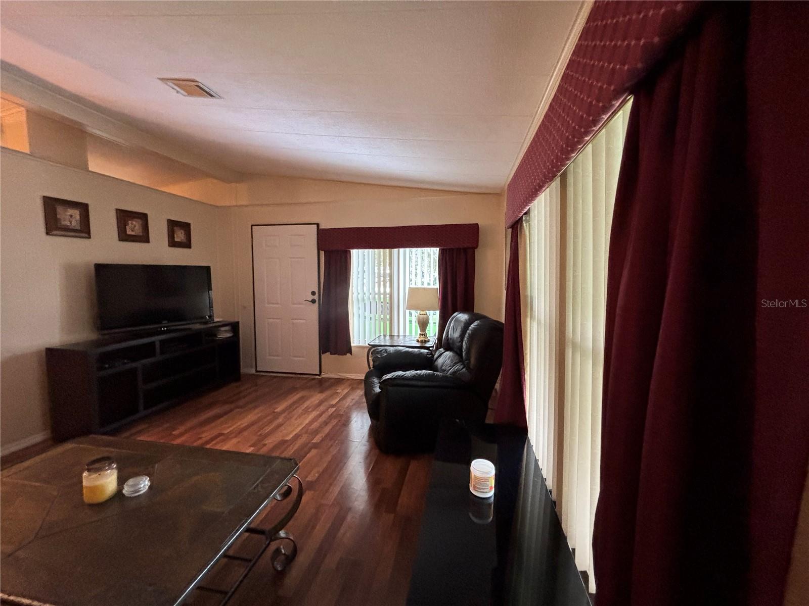 ZELLWOOD STATION - Residential