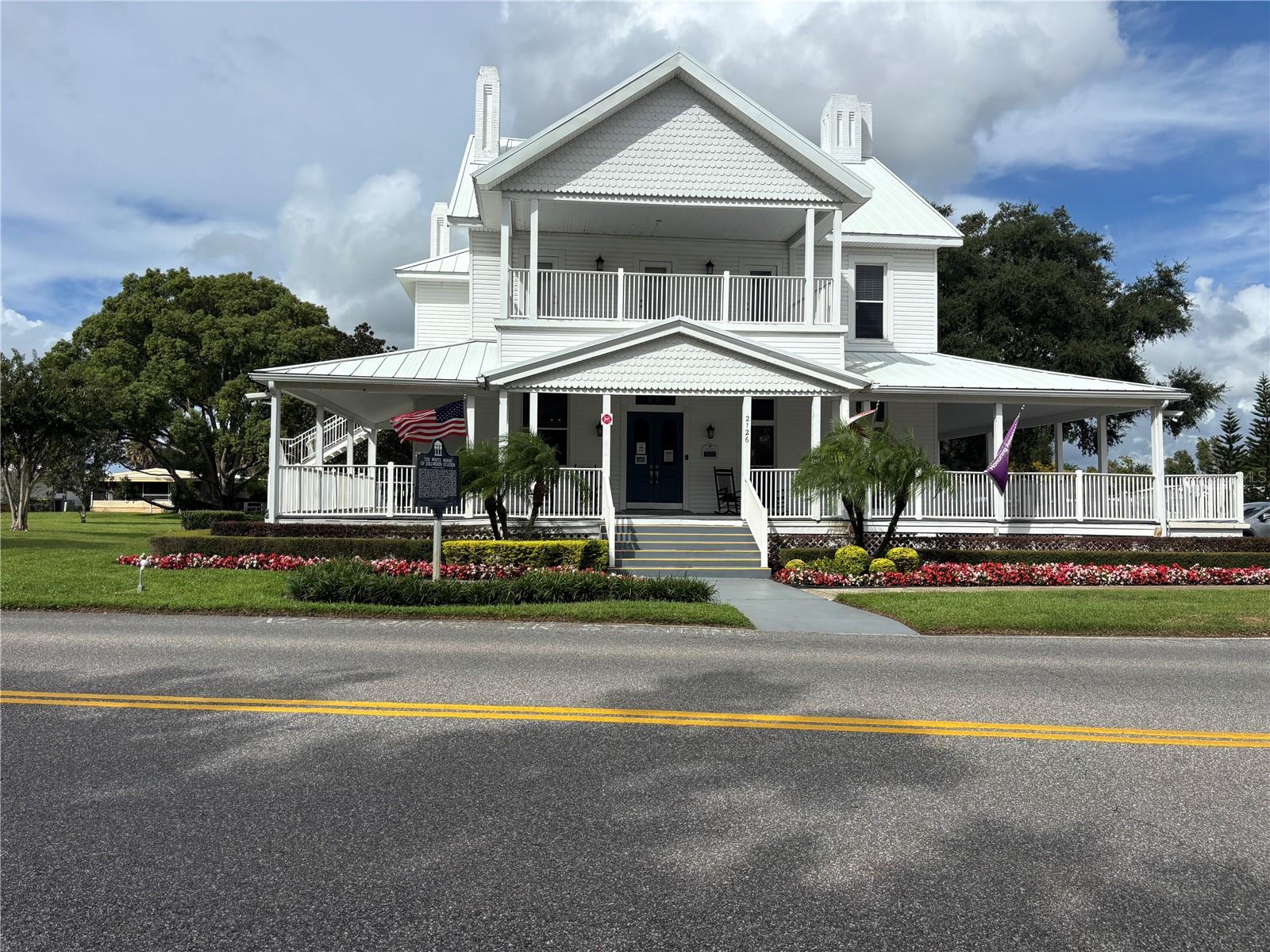 ZELLWOOD STATION - Residential