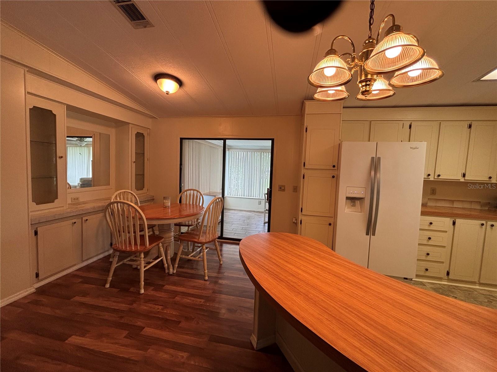 ZELLWOOD STATION - Residential