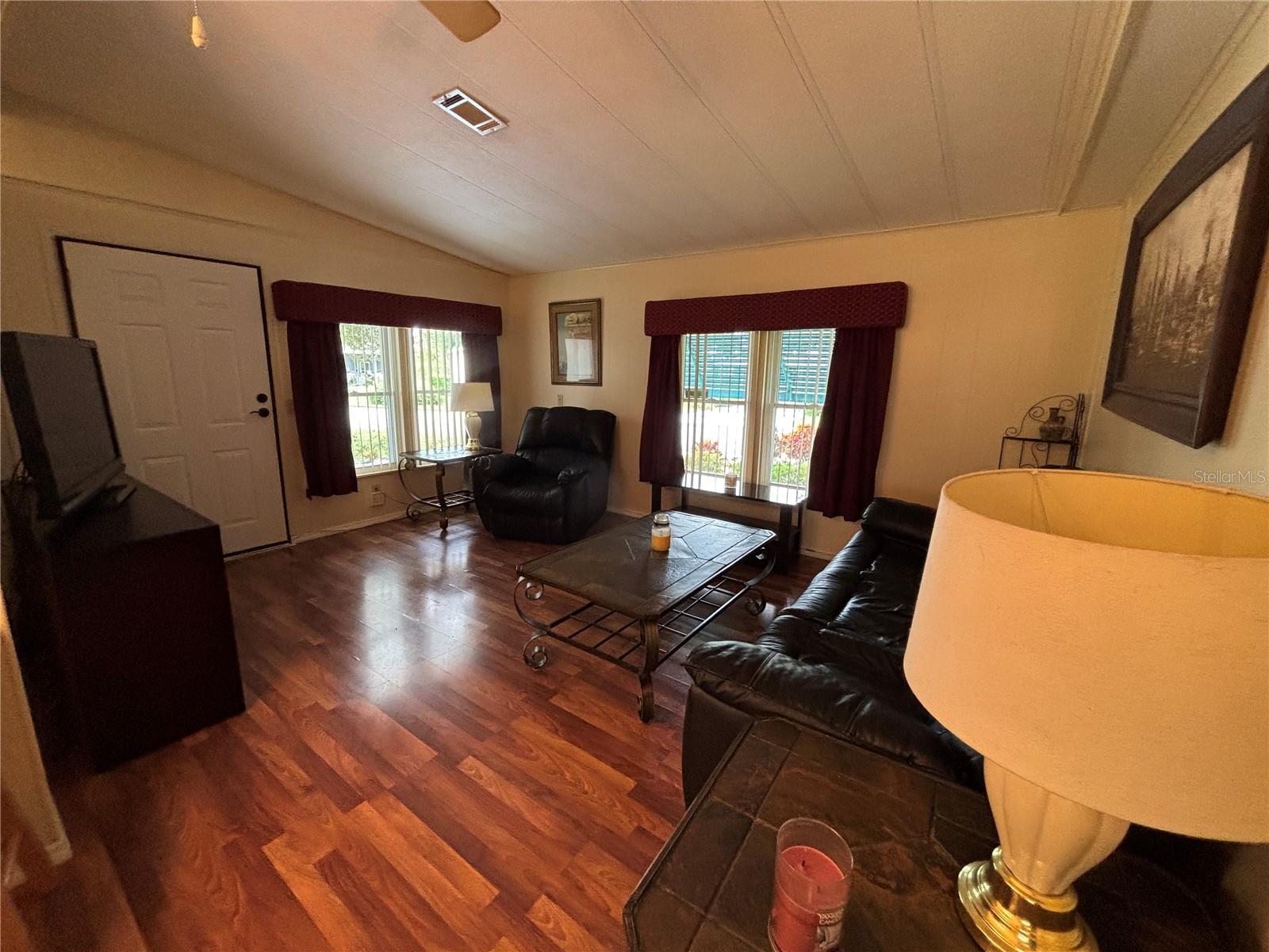 ZELLWOOD STATION - Residential