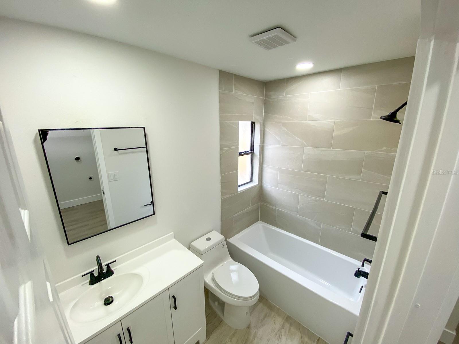 COUNTRY PLACE UNIT 3 B - Residential