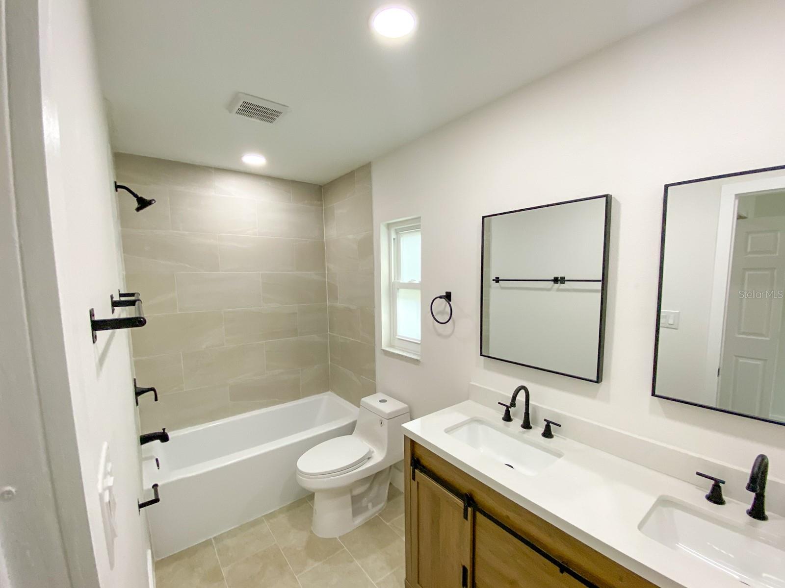 COUNTRY PLACE UNIT 3 B - Residential