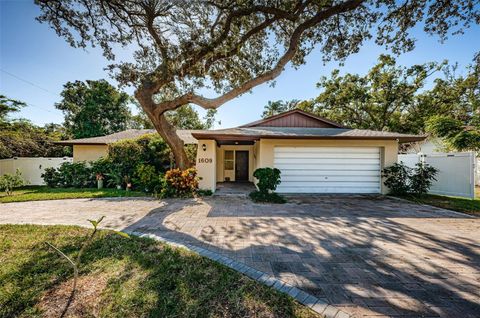 A home in CLEARWATER