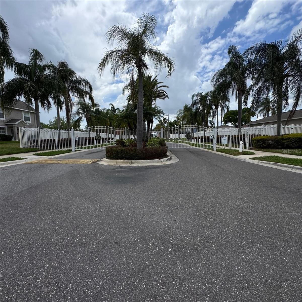 THE TWNHMS AT KENSINGTON PH - Residential