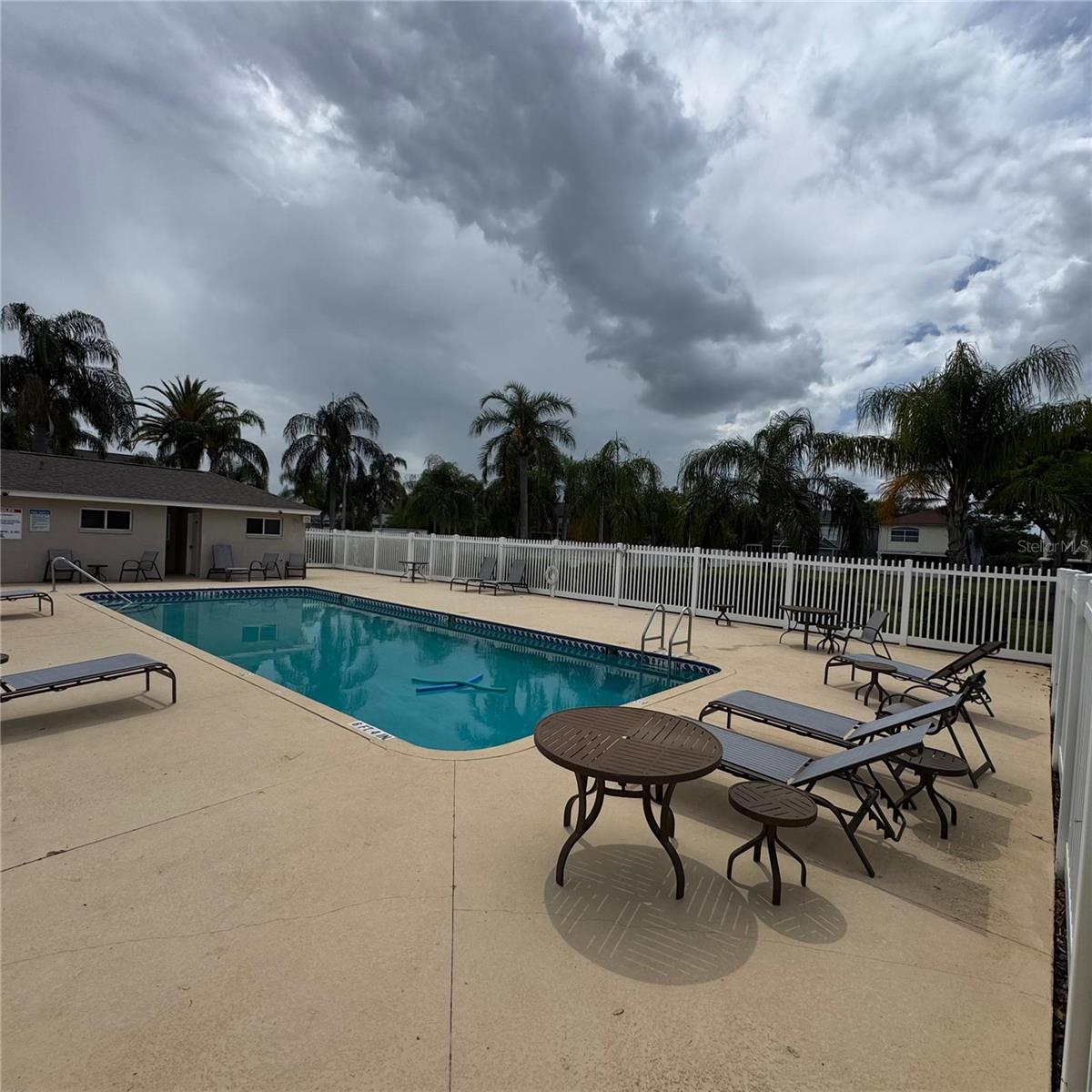 THE TWNHMS AT KENSINGTON PH - Residential