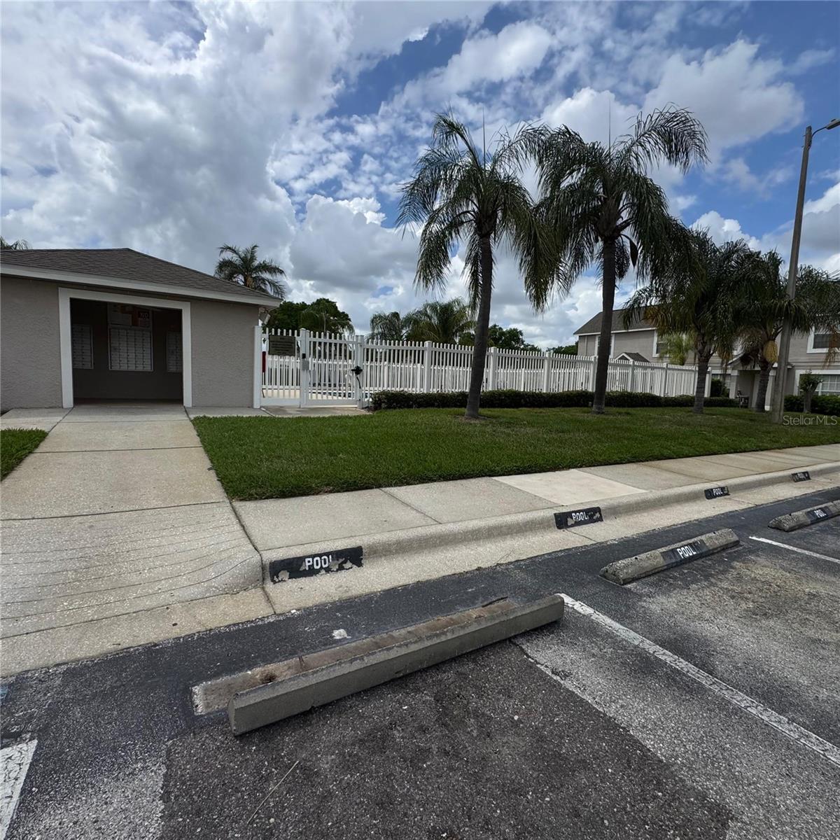 THE TWNHMS AT KENSINGTON PH - Residential