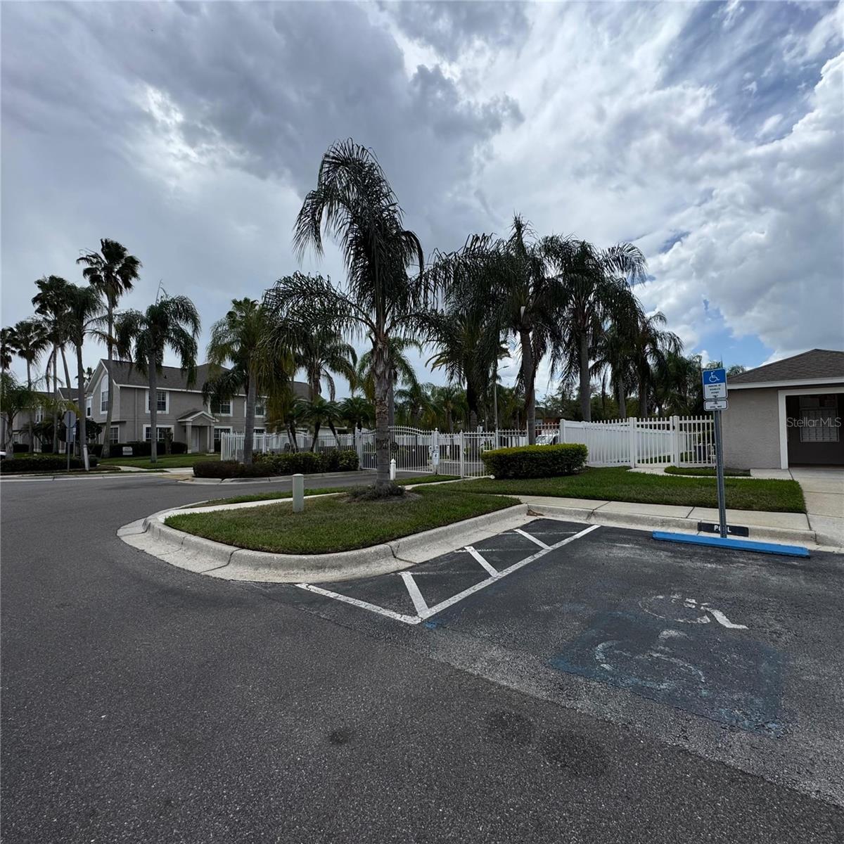 THE TWNHMS AT KENSINGTON PH - Residential