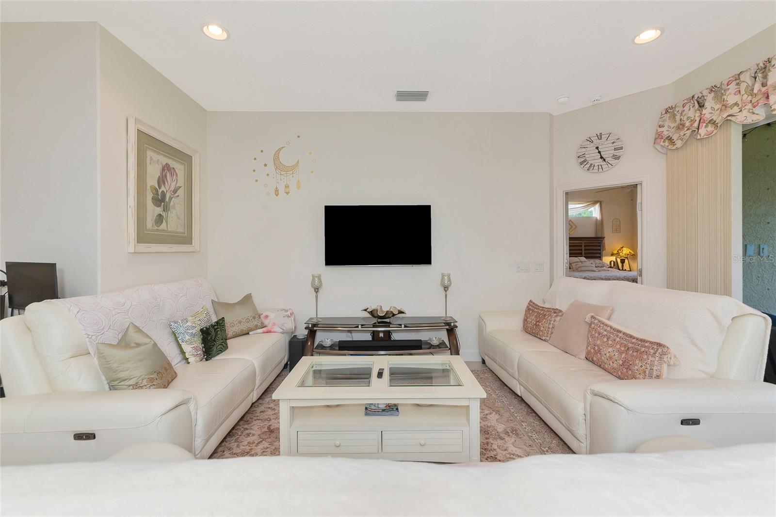 RIVER PLACE - Residential