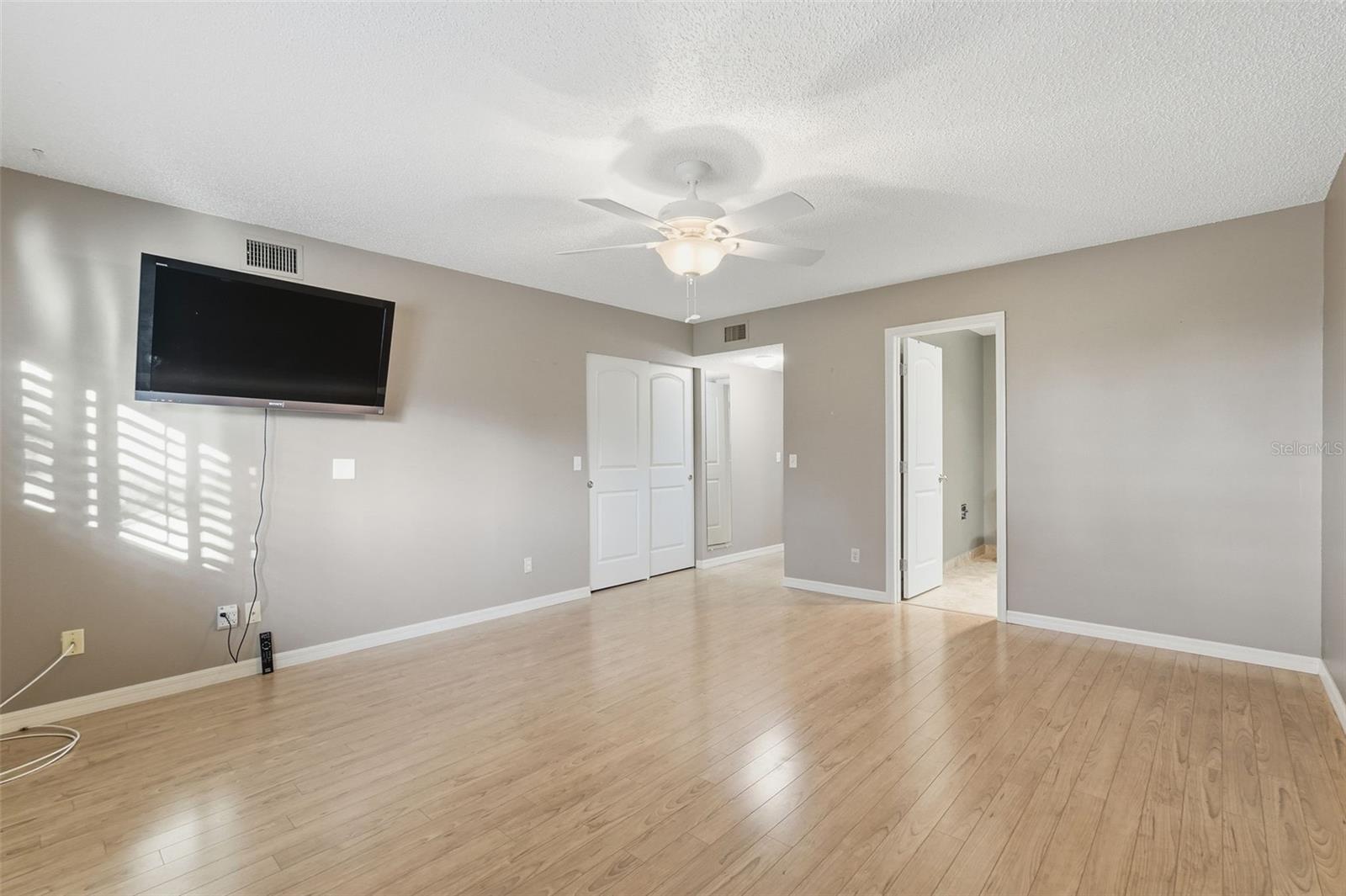 ON TOP OF THE WORLD - Residential