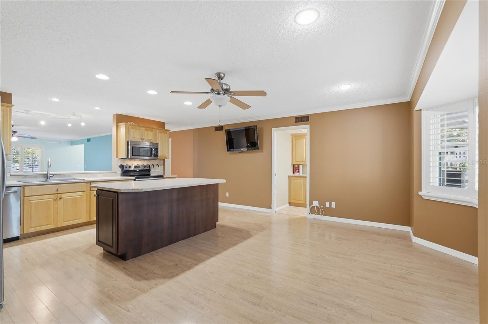 ON TOP OF THE WORLD - Residential