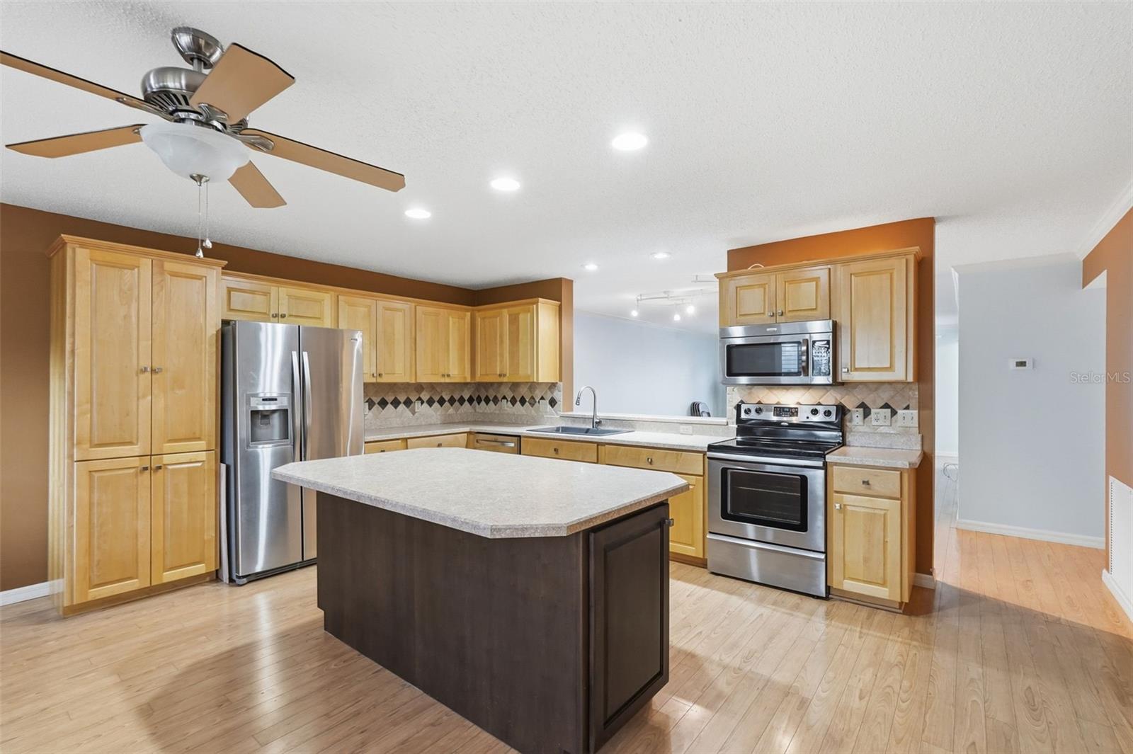 ON TOP OF THE WORLD - Residential