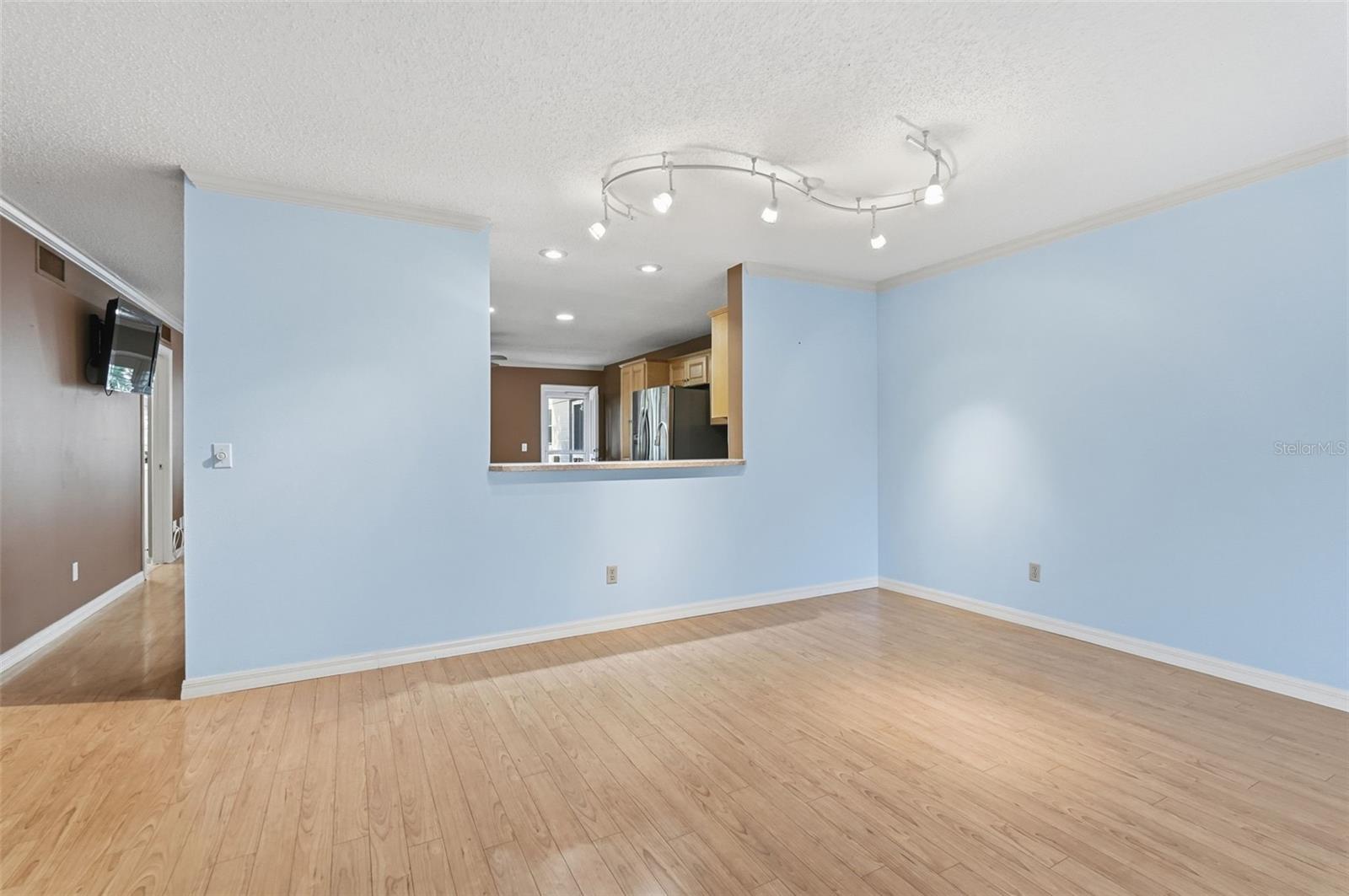 ON TOP OF THE WORLD - Residential