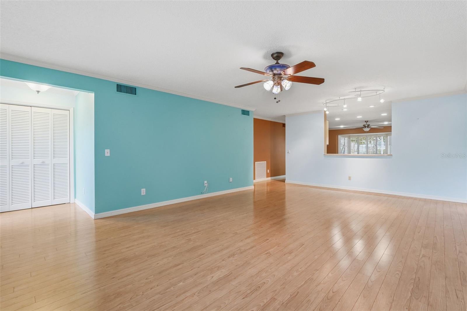 ON TOP OF THE WORLD - Residential