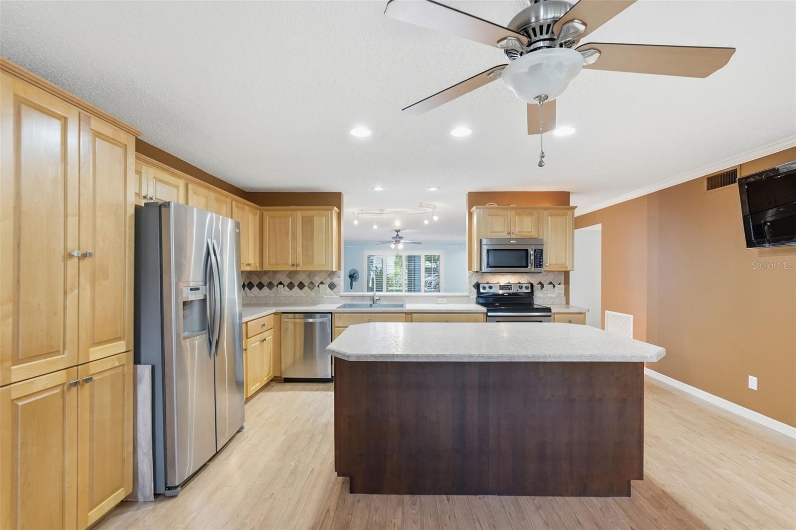 ON TOP OF THE WORLD - Residential