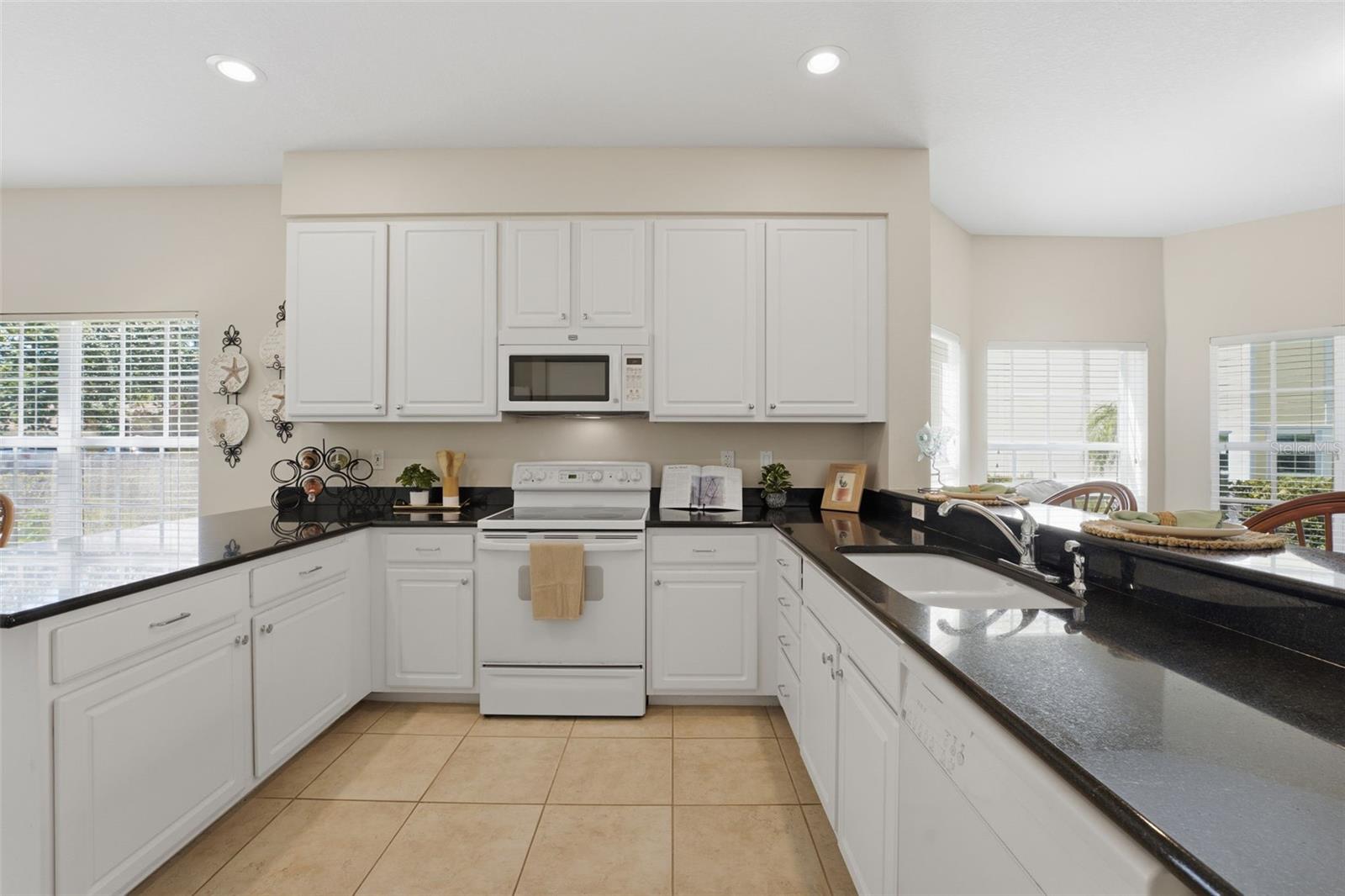 LAKE VISTA - Residential