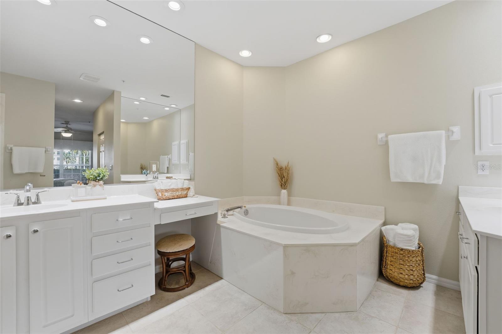 LAKE VISTA - Residential