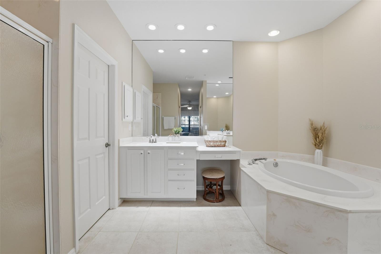 LAKE VISTA - Residential