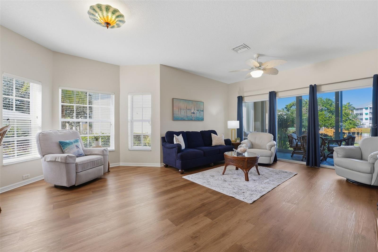 LAKE VISTA - Residential