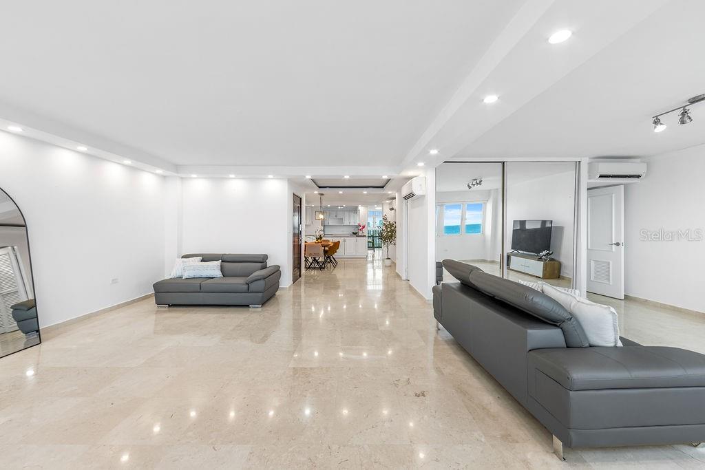 OCEAN COURT - Residential
