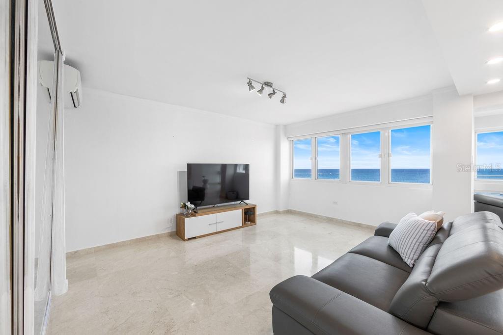 OCEAN COURT - Residential