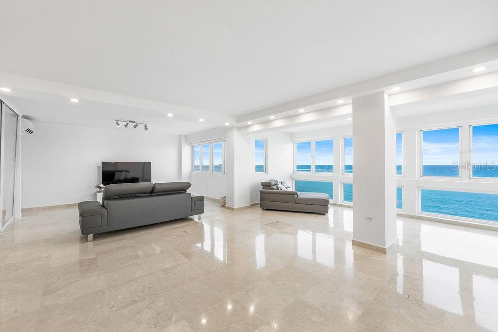 OCEAN COURT - Residential