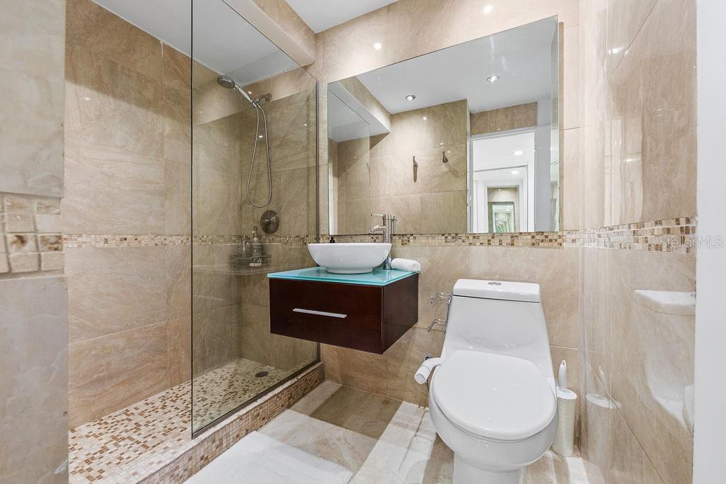 OCEAN COURT - Residential