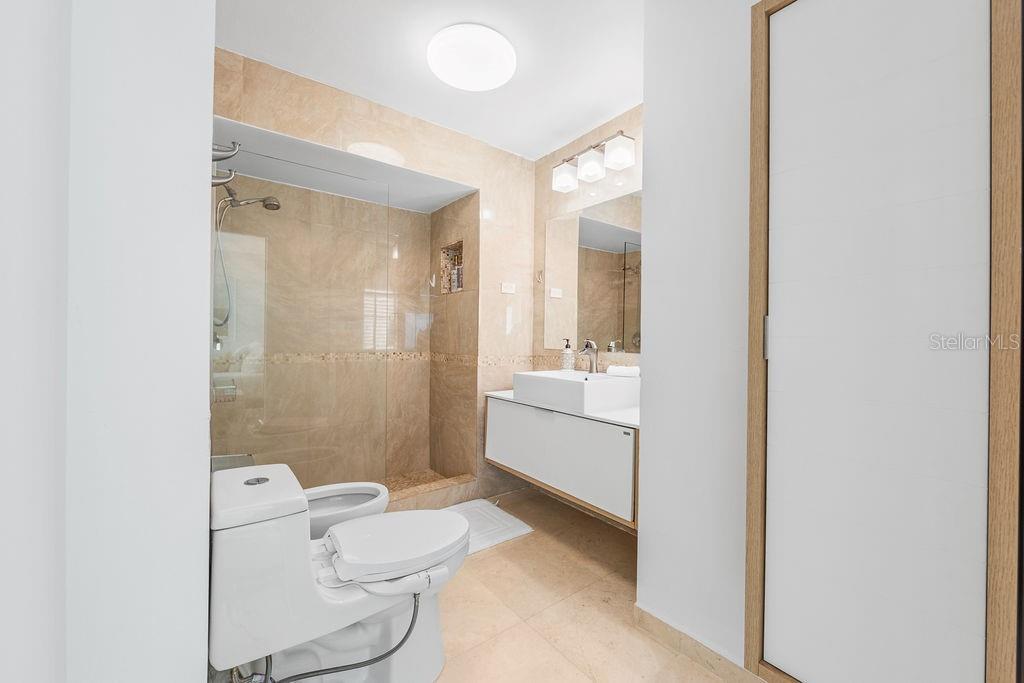 OCEAN COURT - Residential