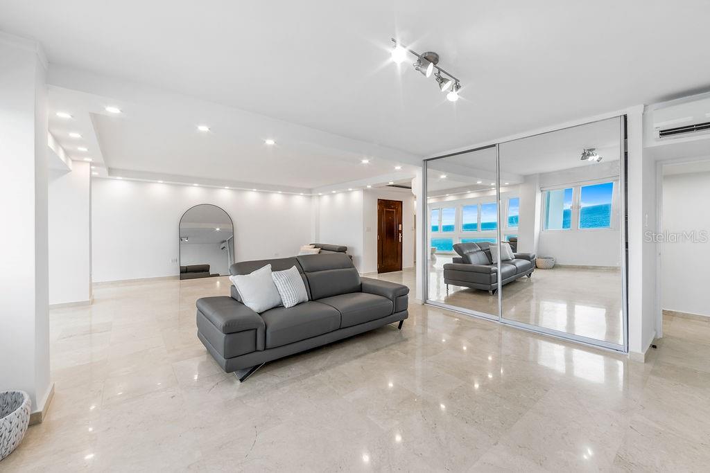 OCEAN COURT - Residential