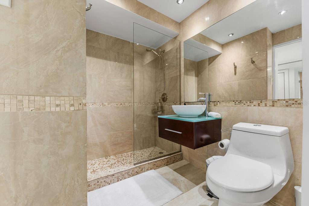 OCEAN COURT - Residential