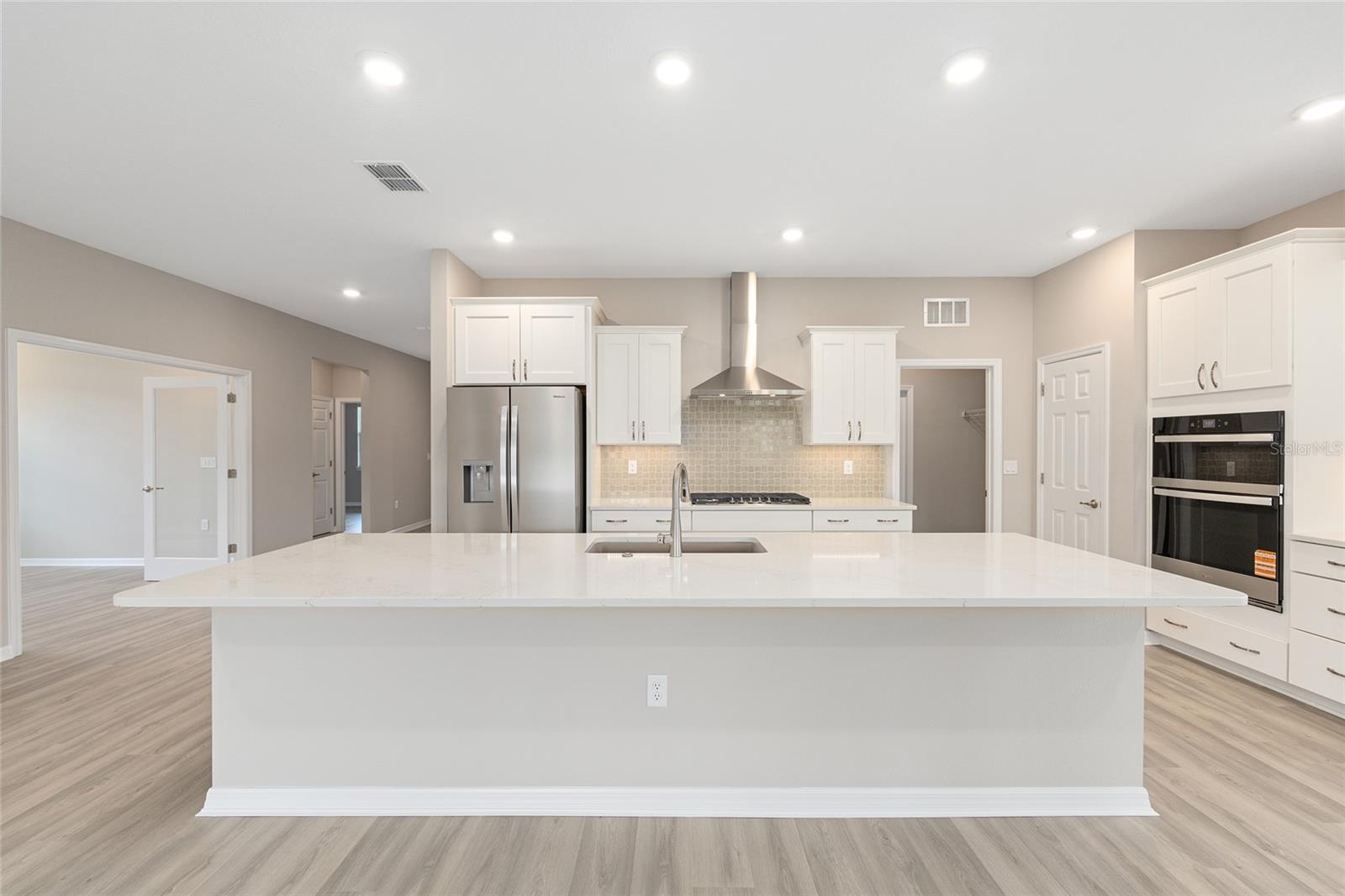 ON TOP OF THE WORLD - Residential