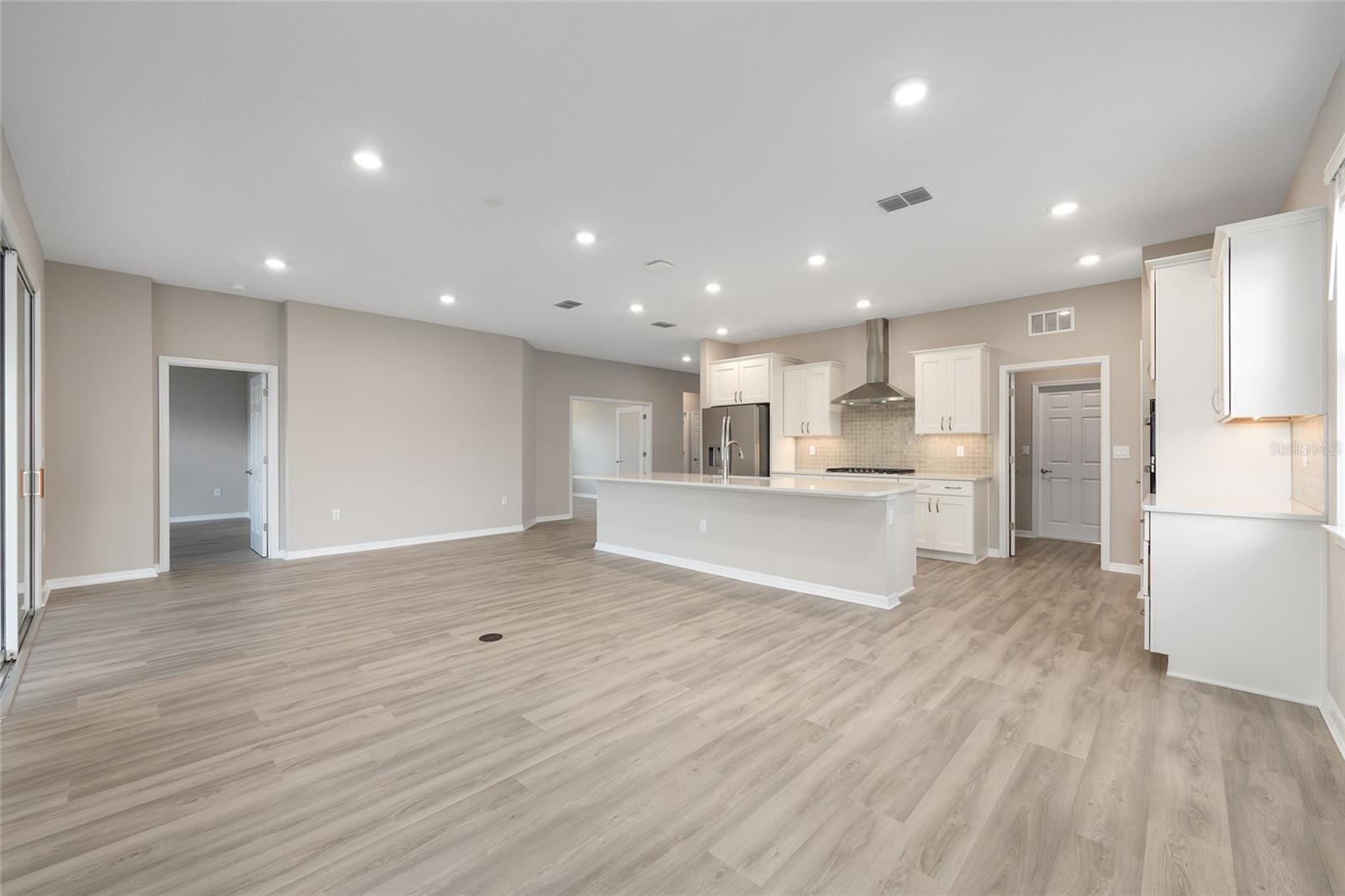 ON TOP OF THE WORLD - Residential