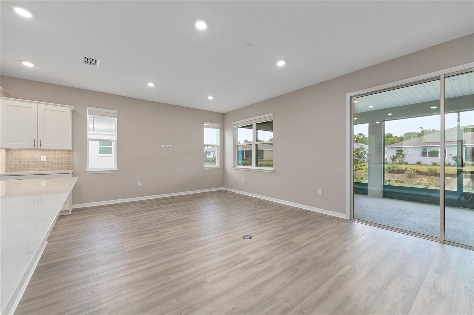 ON TOP OF THE WORLD - Residential